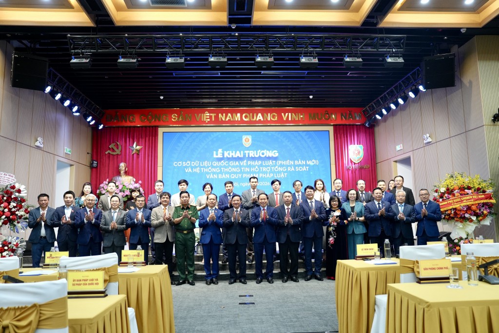 Lễ Khai trương Cơ sở dữ liệu quốc gia về pháp luật (phiên bản mới) và Hệ thống thông tin hỗ trợ tổng rà soát văn bản quy phạm pháp luật