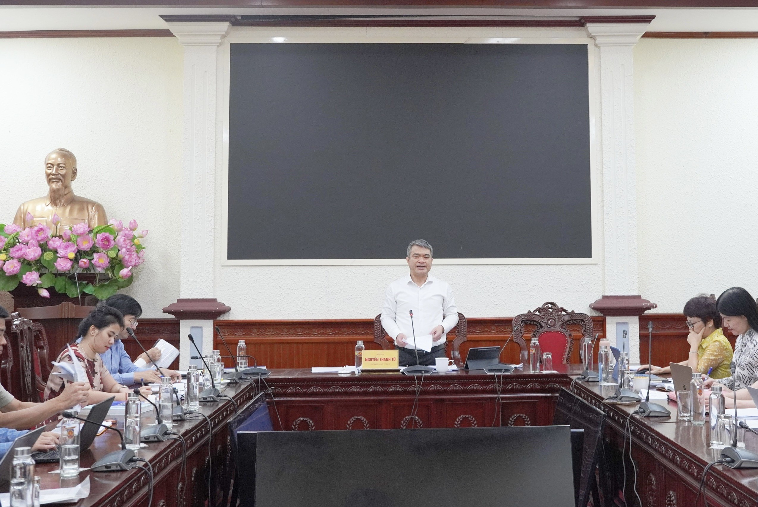 Xây dựng môi trường kinh doanh bất động sản thông thoáng, minh bạch, an toàn, tạo thuận lợi cho doanh nghiệp và người dân