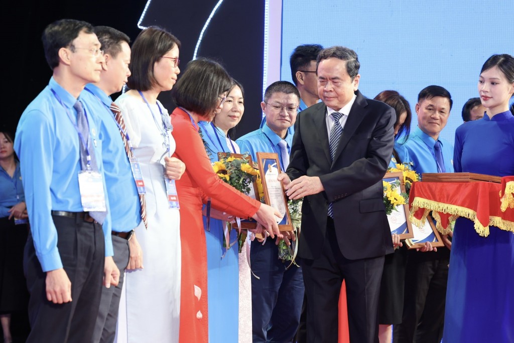 Chủ tịch Quốc hội Trần Thanh Mẫn: Công đoàn các cấp chú trọng nâng cao hiệu quả công tác đối thoại, thương lượng tập thể