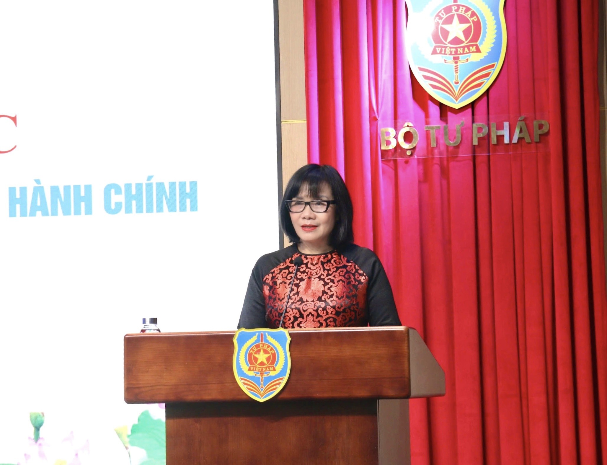 Thống nhất thủ tục ban hành quyết định hành chính, bảo đảm nền hành chính hiện đại, liêm chính, phục vụ và hiệu quả