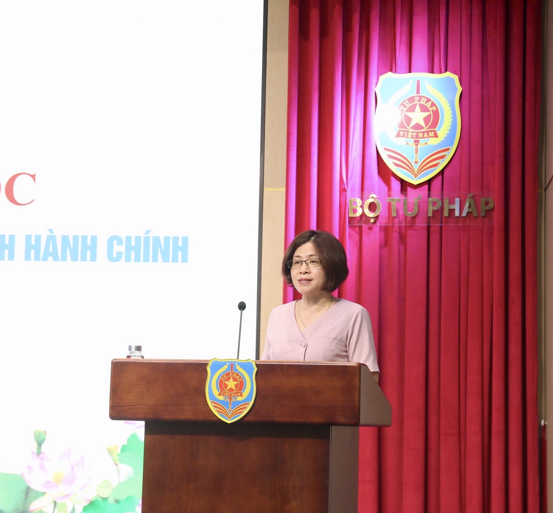 Thống nhất thủ tục ban hành quyết định hành chính, bảo đảm nền hành chính hiện đại, liêm chính, phục vụ và hiệu quả
