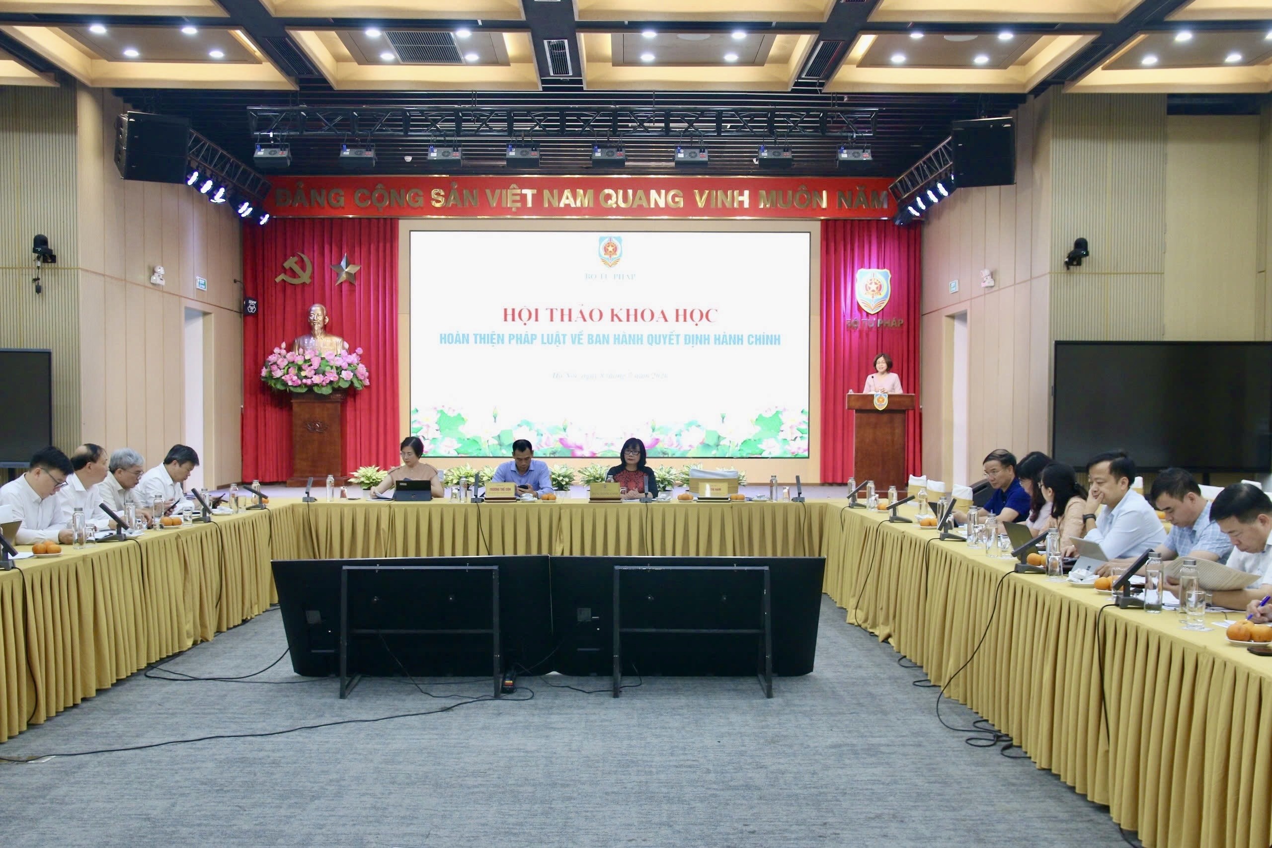 Thống nhất thủ tục ban hành quyết định hành chính, bảo đảm nền hành chính hiện đại, liêm chính, phục vụ và hiệu quả