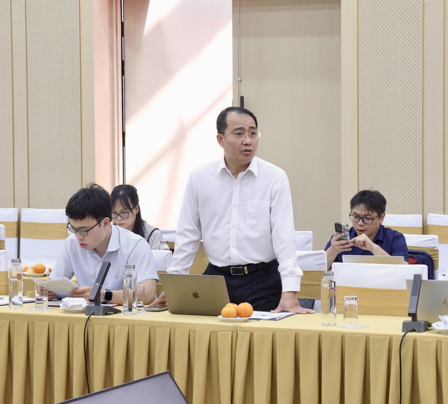 Thống nhất thủ tục ban hành quyết định hành chính, bảo đảm nền hành chính hiện đại, liêm chính, phục vụ và hiệu quả