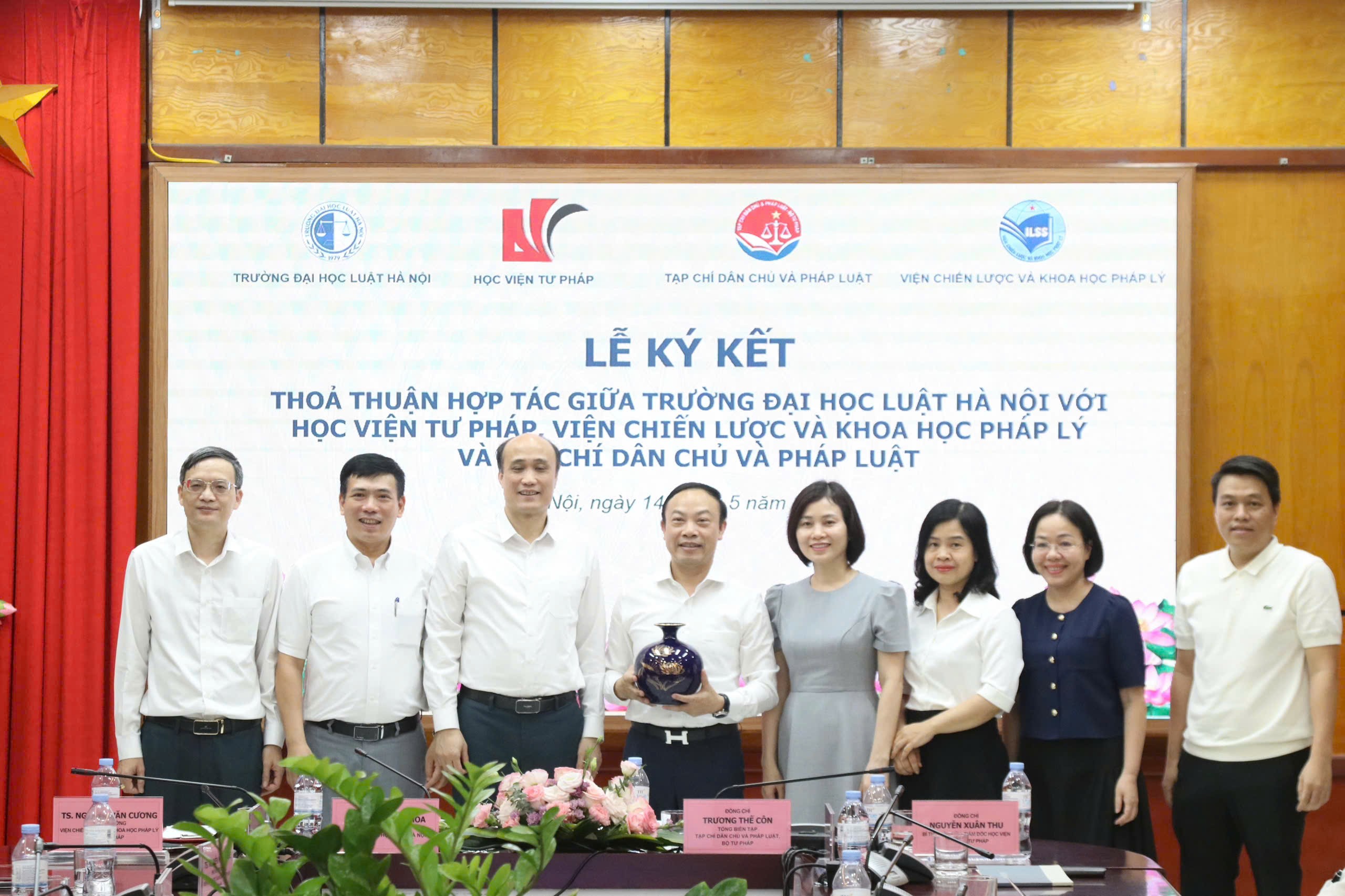 Tăng cường hợp tác trong đào tạo, nghiên cứu khoa học pháp lý và truyền thông