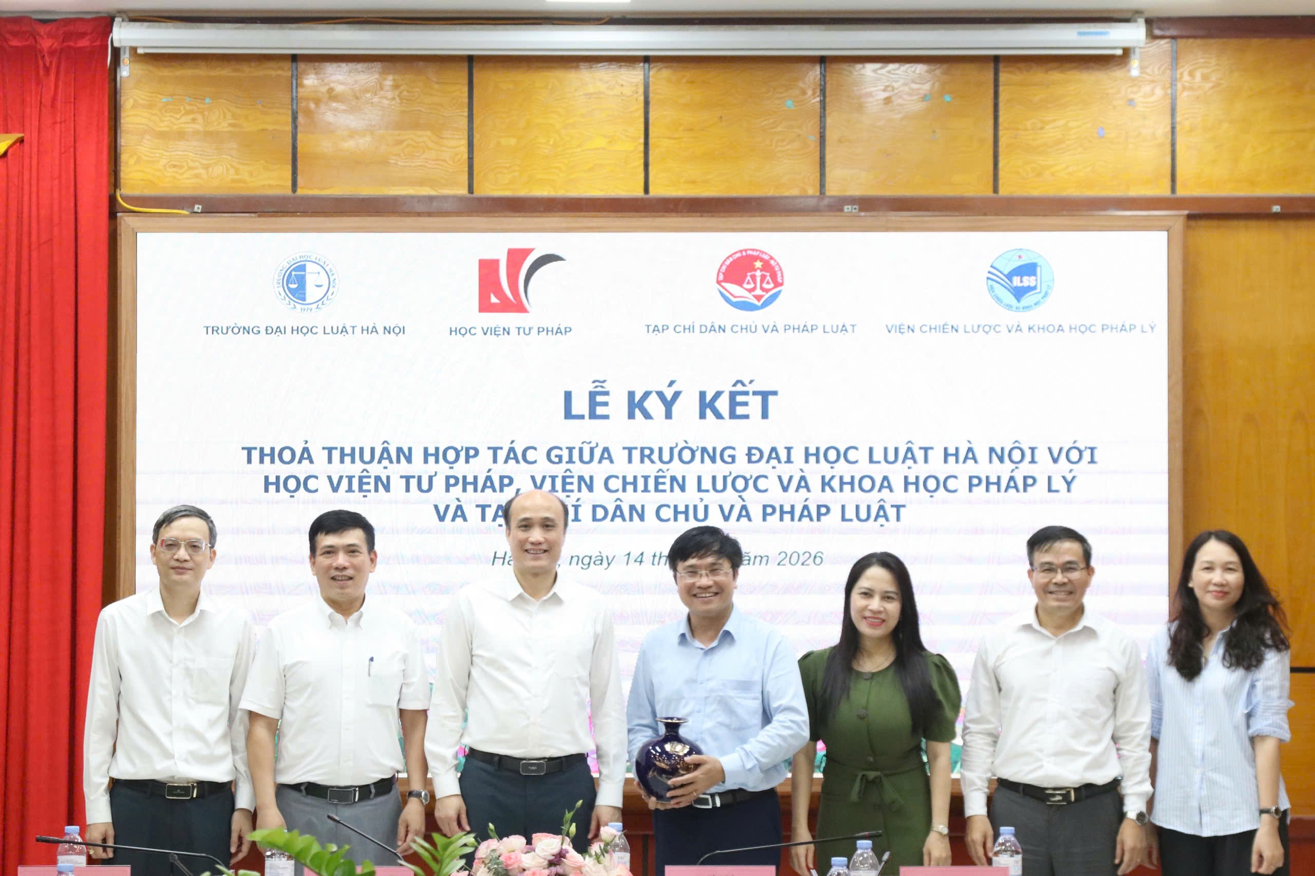 Tăng cường hợp tác trong đào tạo, nghiên cứu khoa học pháp lý và truyền thông