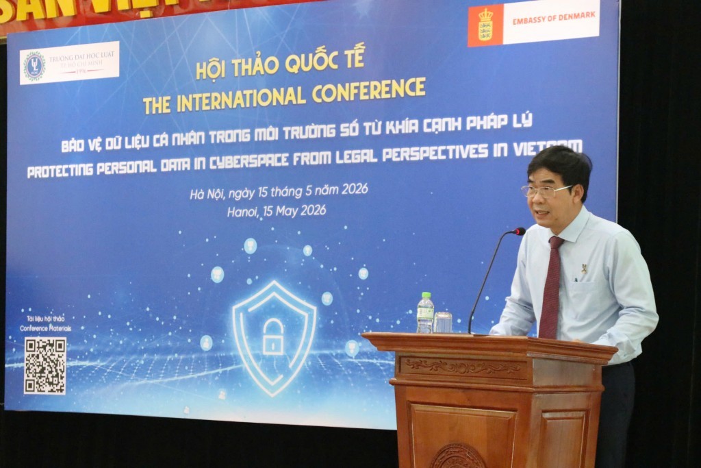 TS. Lê Trường Sơn, Hiệu trưởng Trường Đại học Luật TP.HCM phát biểu khai mạc hội thảo