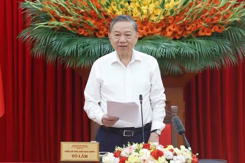 Ánh sáng Hồ Chí Minh soi đường cho chúng ta đi