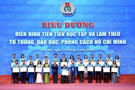 Tuyên dương điển hình tiên tiến học tập và làm theo tư tưởng, đạo đức, phong cách Hồ Chí Minh trong các cấp công đoàn