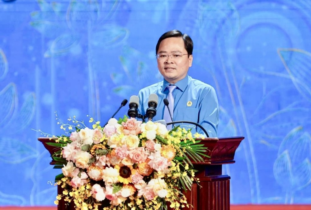 Tuyên dương điển hình tiên tiến học tập và làm theo tư tưởng, đạo đức, phong cách Hồ Chí Minh trong các cấp công đoàn