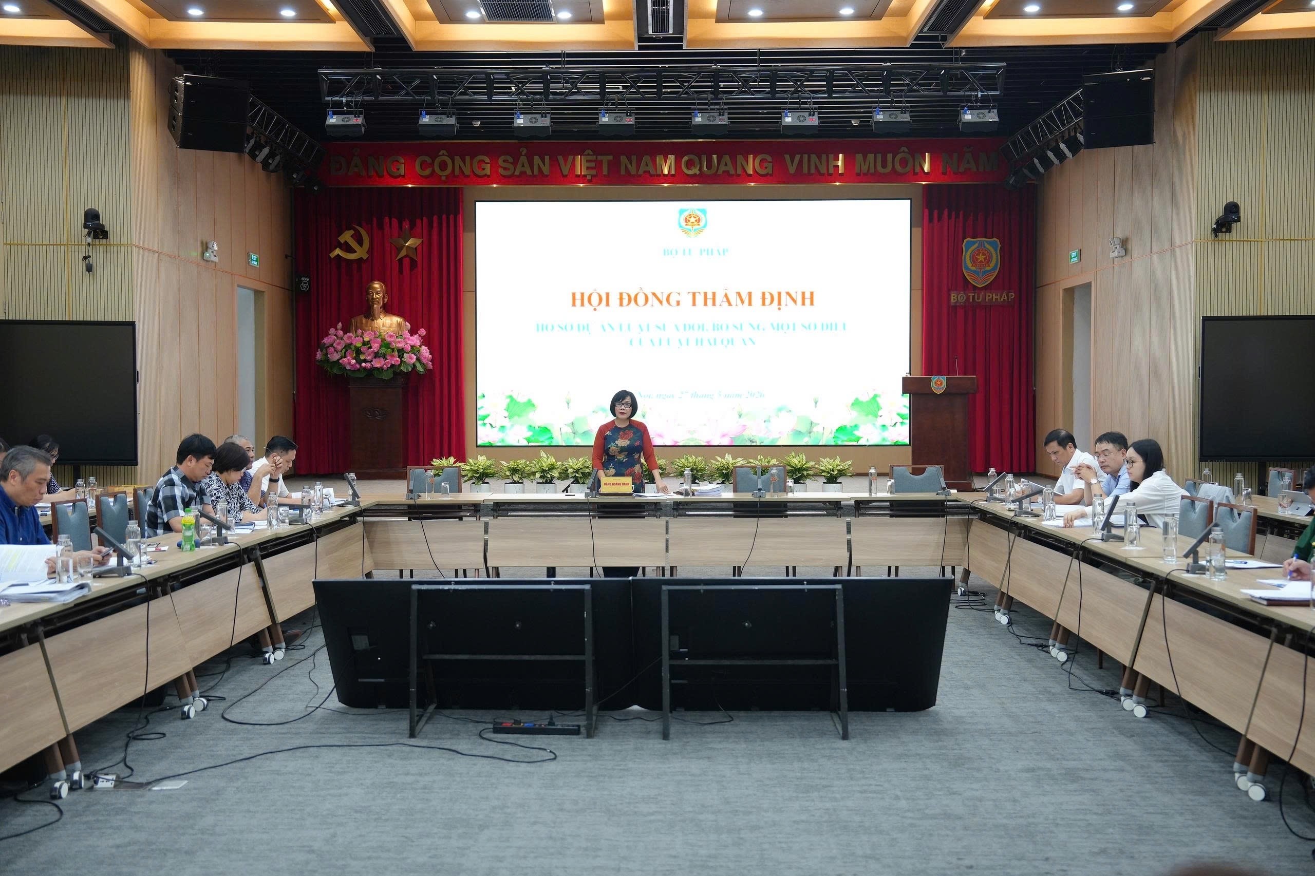 Đẩy mạnh hải quan số, tháo gỡ "điểm nghẽn" thể chế trong hoạt động xuất nhập khẩu
