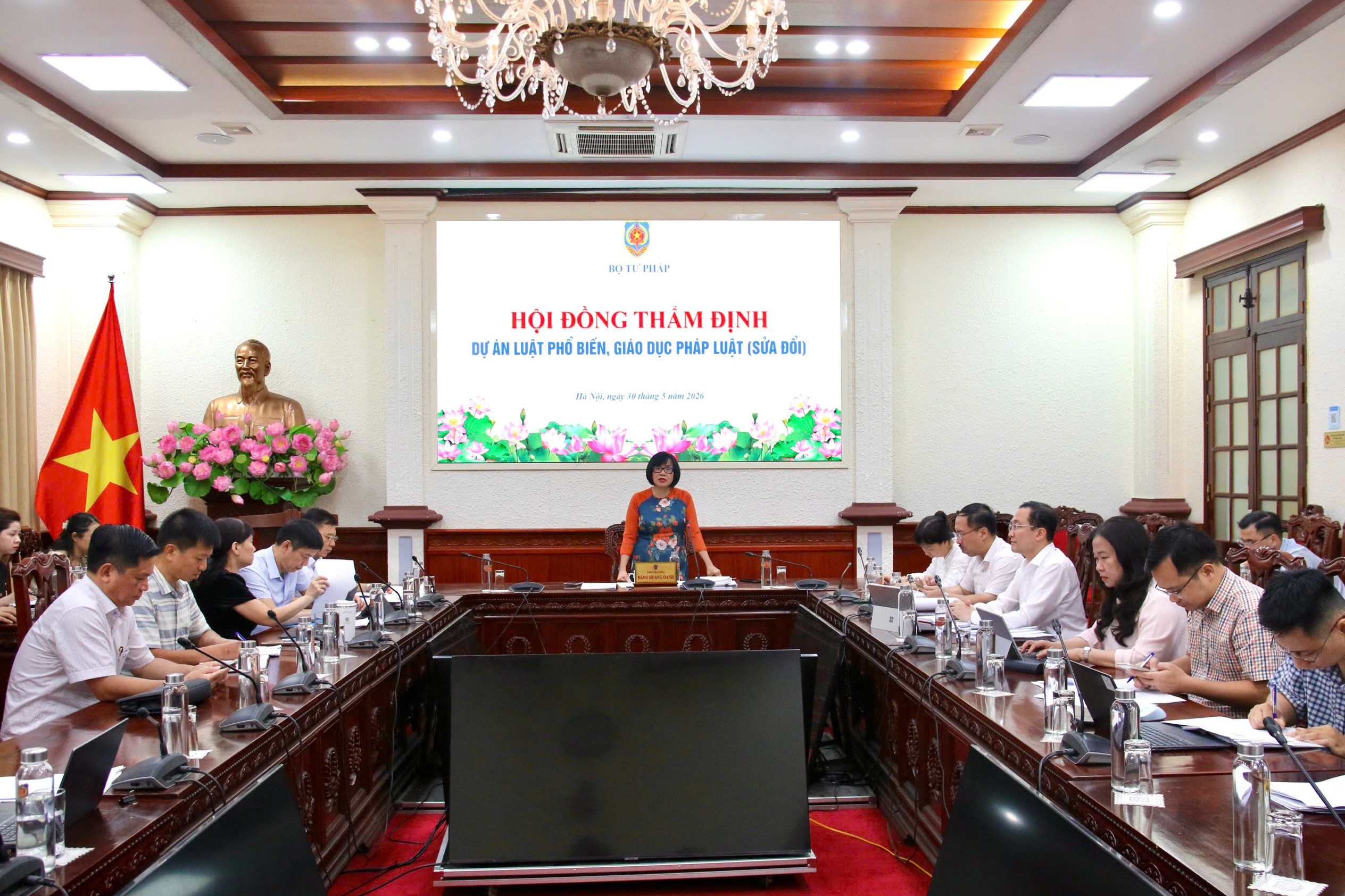 Nâng cao hiệu quả công tác phổ biến, giáo dục pháp luật trong thực hiện chính quyền địa phương hai cấp