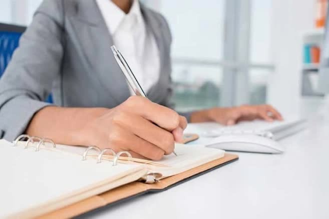 Công ty không trả lương, hồ sơ khi người lao động đơn phương xin nghỉ việc có báo trước thì có đúng pháp luật không?