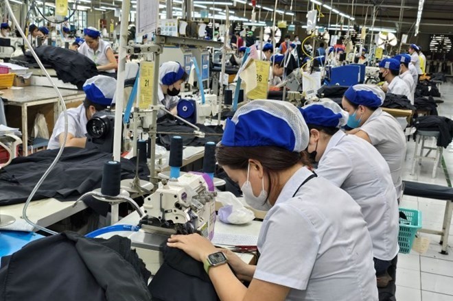 Công ty có được đơn phương chấm dứt hợp đồng lao động khi người lao động phải điều trị lâu dài tại bệnh viện?