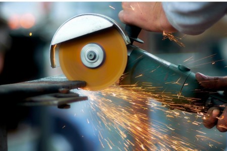 Công ty có bắt buộc phải xây dựng nội quy, quy trình và biện pháp bảo đảm an toàn lao động đối với máy, thiết bị hay không?