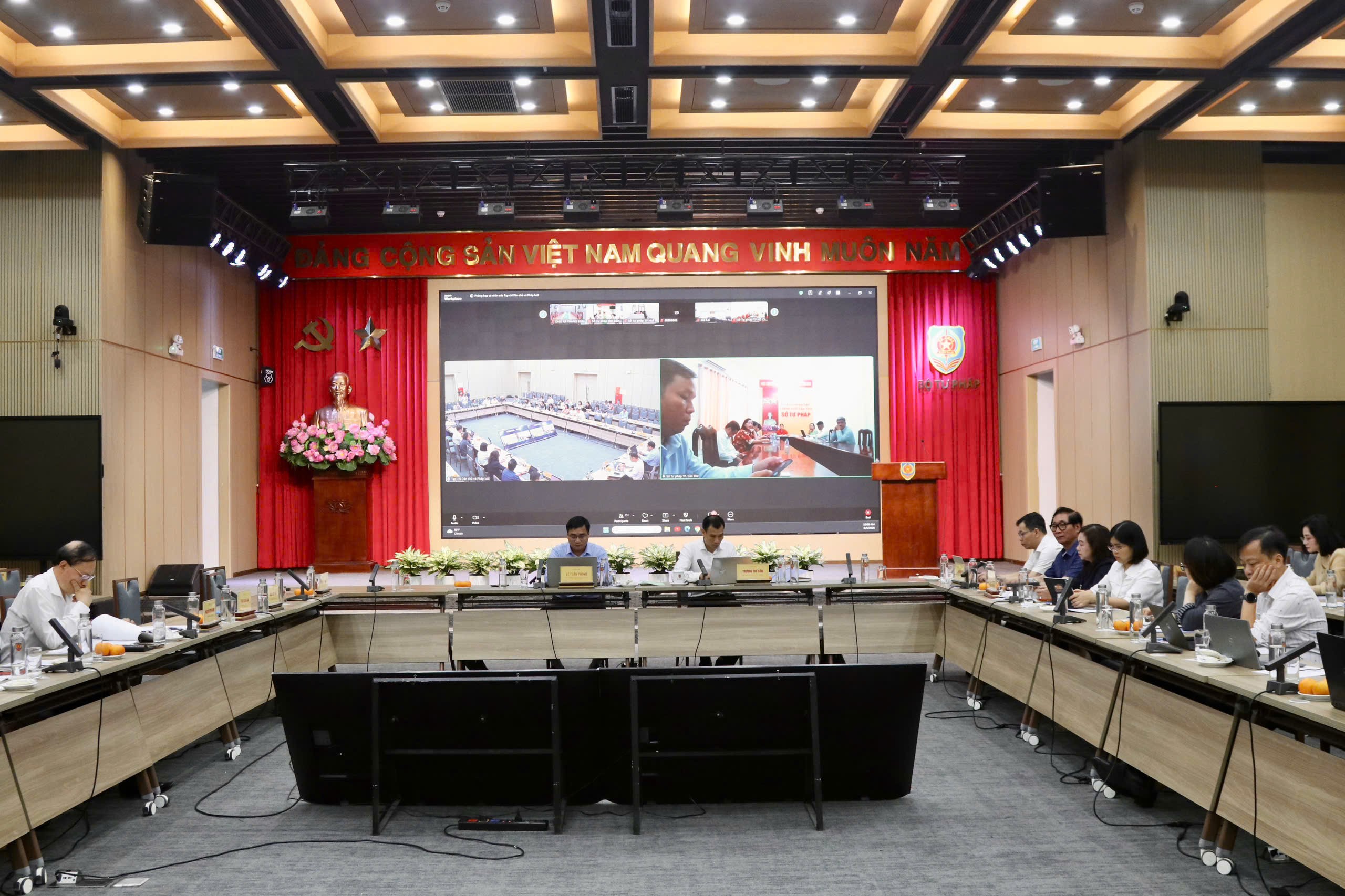 Tiếp tục hoàn thiện thể chế, nâng cao hiệu lực, hiệu quả hoạt động của chính quyền địa phương 02 cấp