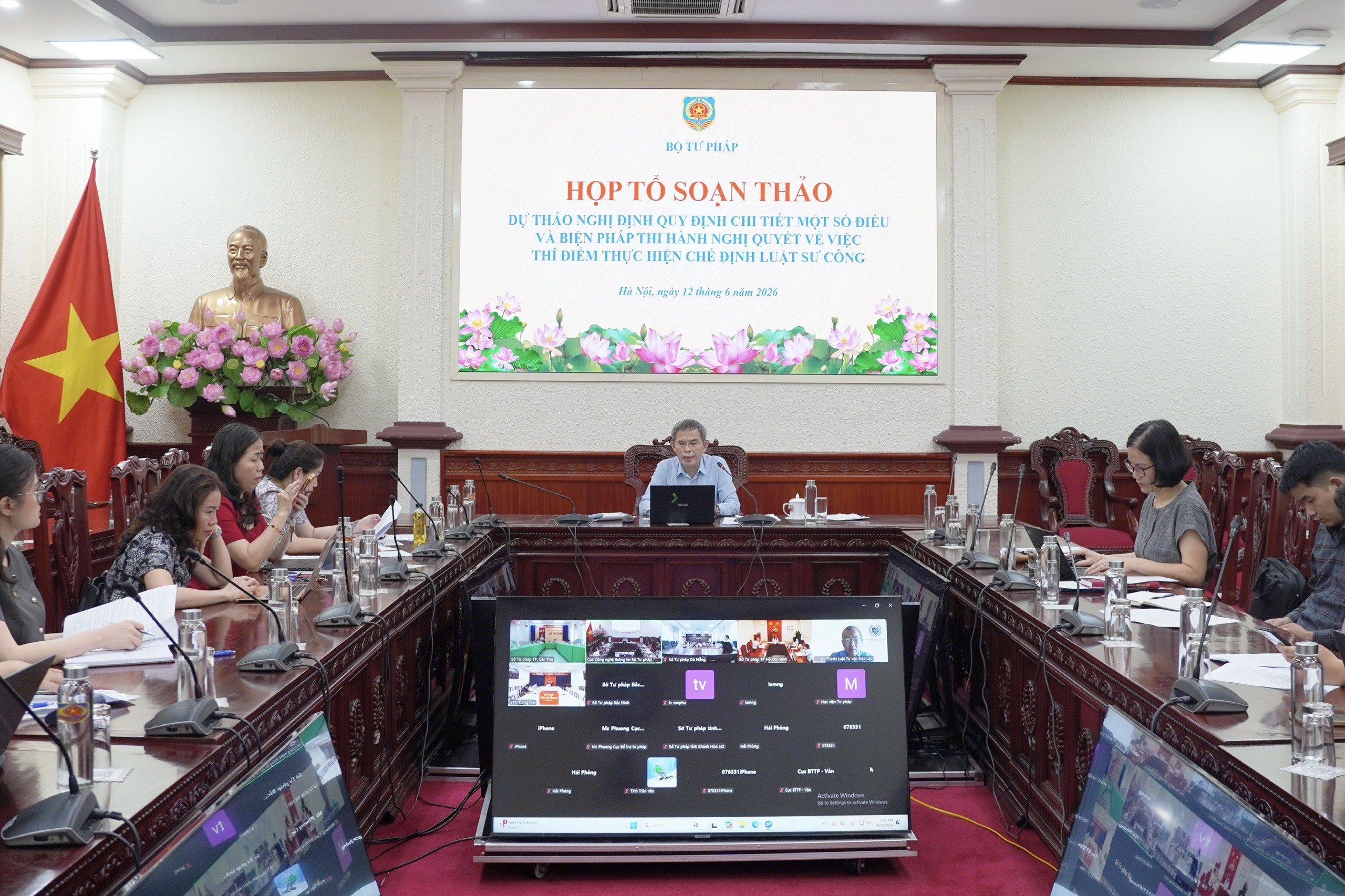 Hoàn thiện hành lang pháp lý đồng bộ, thống nhất về luật sư công