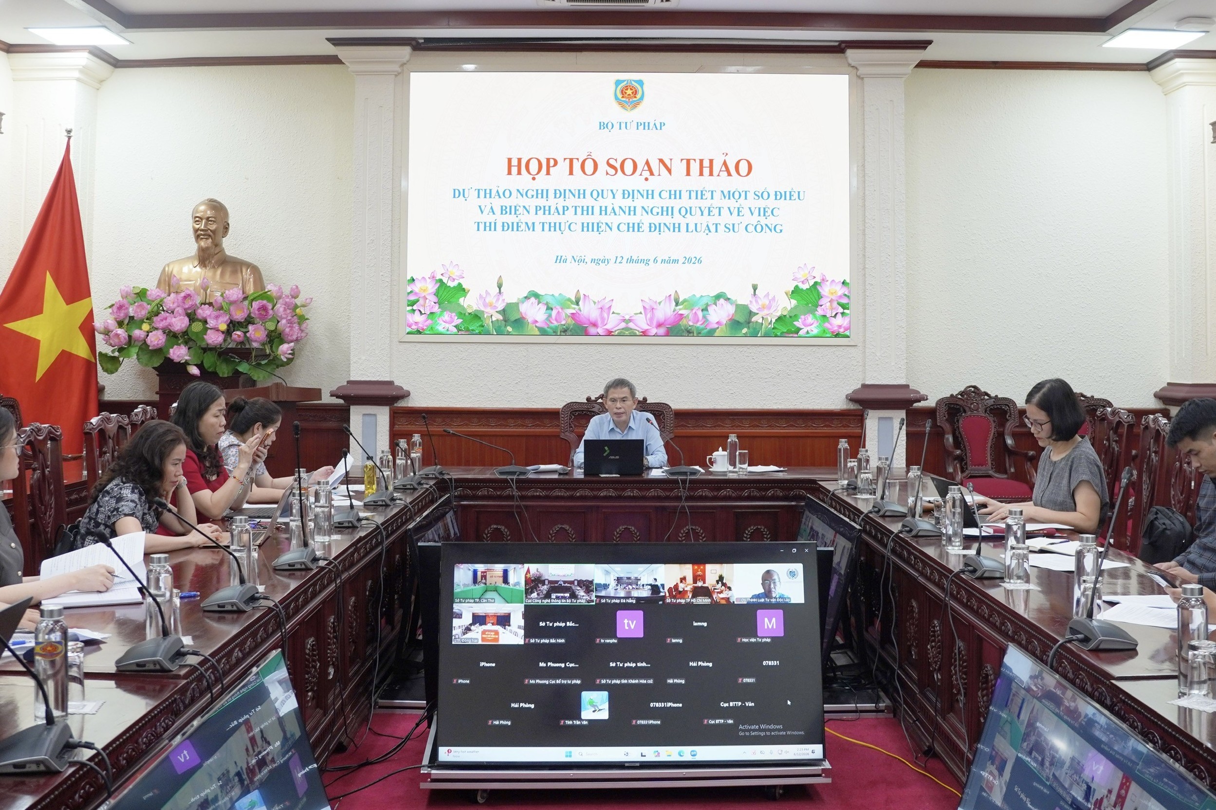 Hoàn thiện hành lang pháp lý đồng bộ, thống nhất về luật sư công