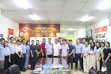 Tạp chí Dân chủ và Pháp luật đón nhận những tình cảm tốt đẹp nhân kỷ niệm 101 năm Ngày Báo chí cách mạng Việt Nam