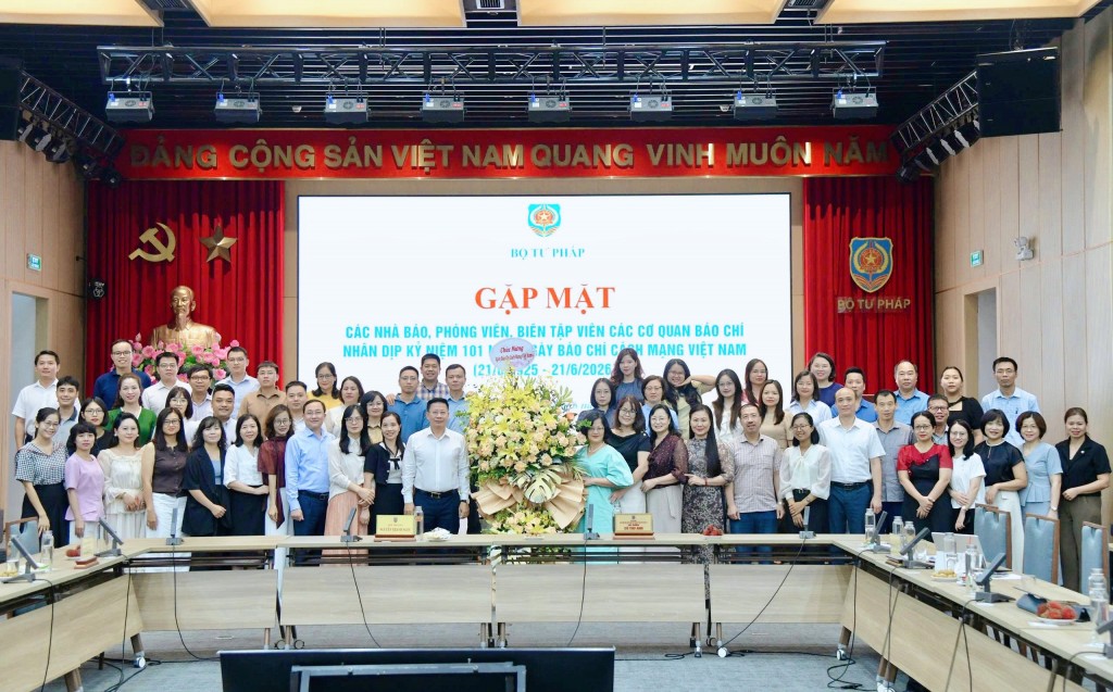 Bộ Tư pháp gặp mặt các nhà báo, phóng viên, biên tập viên nhân kỷ niệm 101 năm Ngày Báo chí Cách mạng Việt Nam