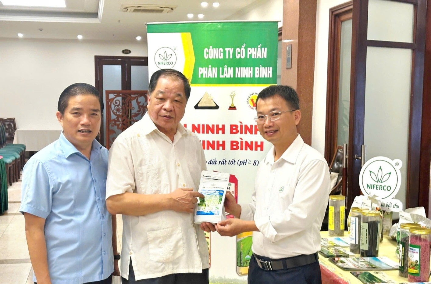 Phân lân Ninh Bình tiếp tục khẳng định vị thế là một trong những doanh nghiệp sản xuất phân bón uy tín của Việt Nam