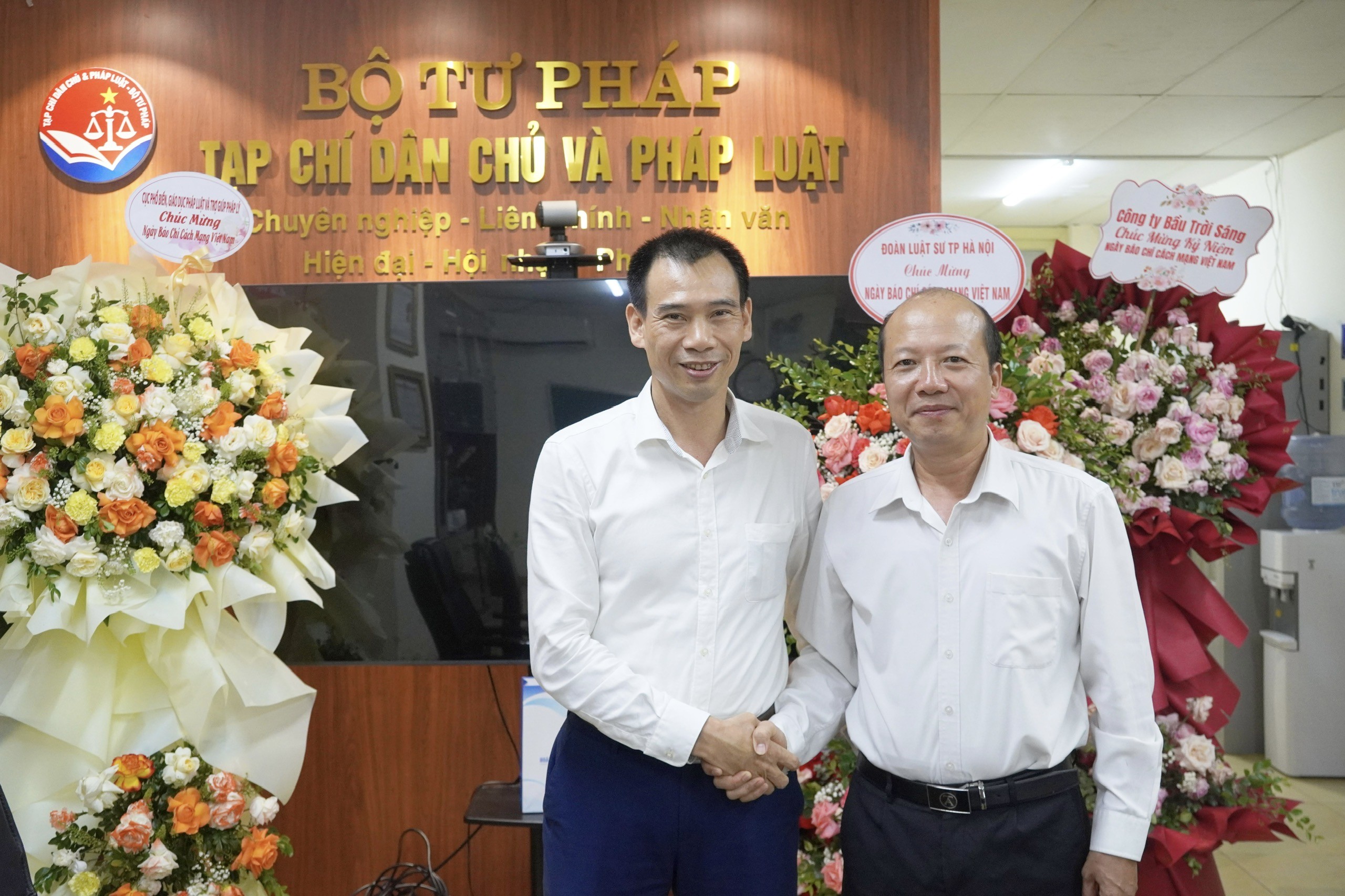 Tạp chí Dân chủ và Pháp luật đón nhận những tình cảm tốt đẹp nhân kỷ niệm 101 năm Ngày Báo chí cách mạng Việt Nam