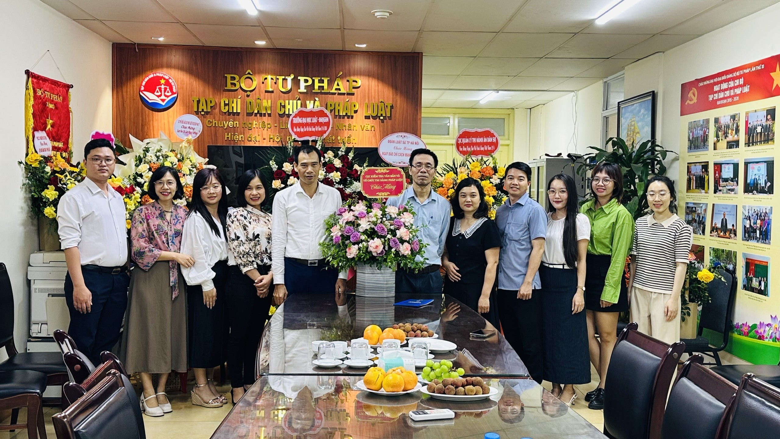 Tạp chí Dân chủ và Pháp luật đón nhận những tình cảm tốt đẹp nhân kỷ niệm 101 năm Ngày Báo chí cách mạng Việt Nam