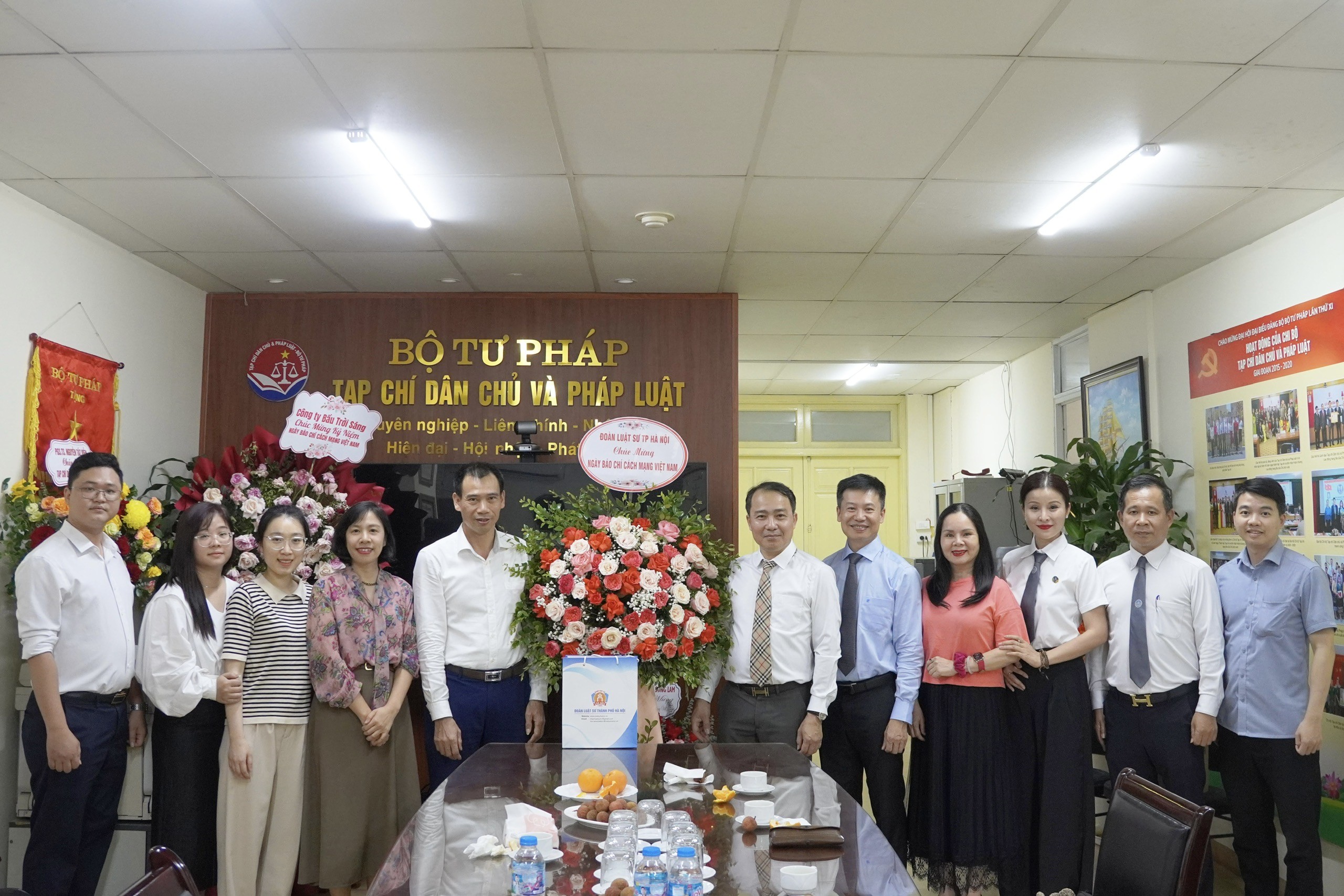 Tạp chí Dân chủ và Pháp luật đón nhận những tình cảm tốt đẹp nhân kỷ niệm 101 năm Ngày Báo chí cách mạng Việt Nam