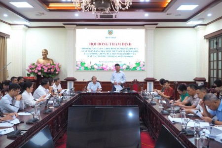 Rà soát cơ chế đặc thù trong lĩnh vực ngân hàng, bảo đảm an toàn hệ thống tài chính