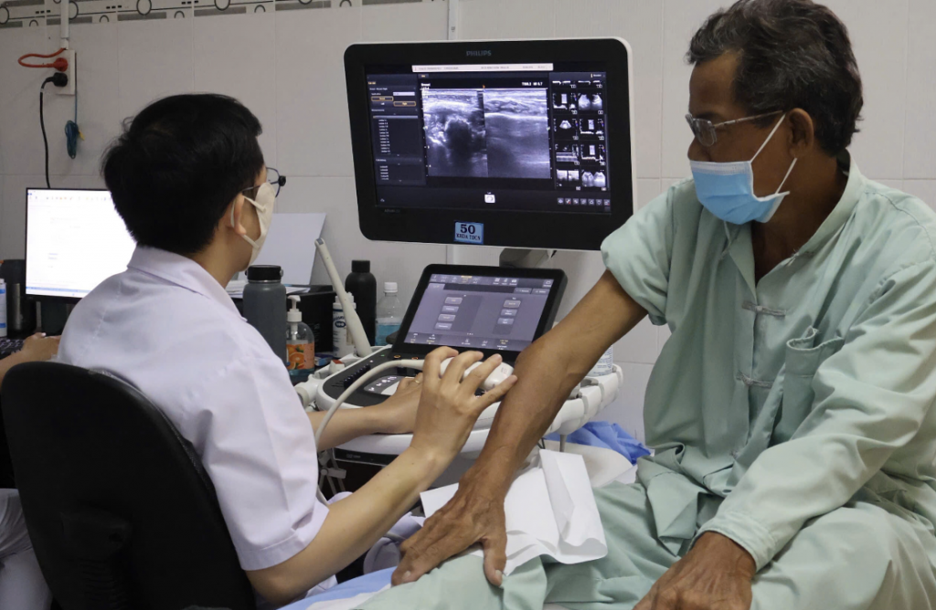 Bệnh viện Đa khoa Ninh Thuận triển khai khám bệnh ngoài giờ, tạo thuận lợi cho người dân