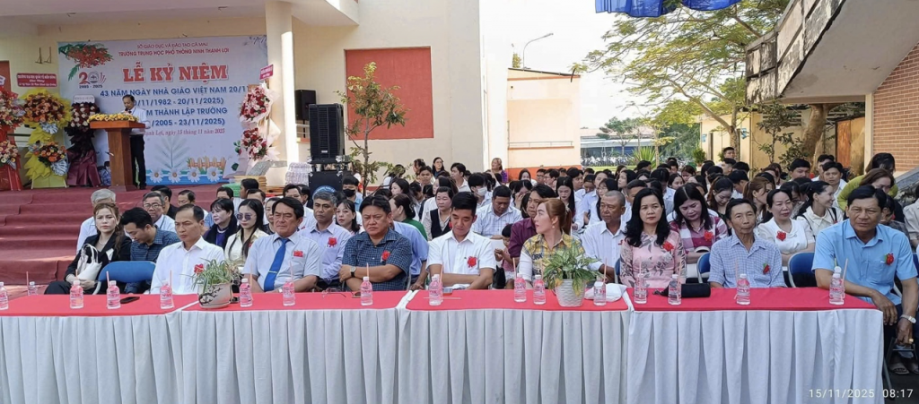 Hai thập kỷ thắp lửa tri thức nơi vùng đất khó