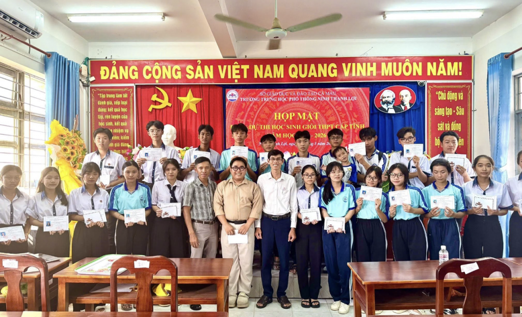 Hai thập kỷ thắp lửa tri thức nơi vùng đất khó