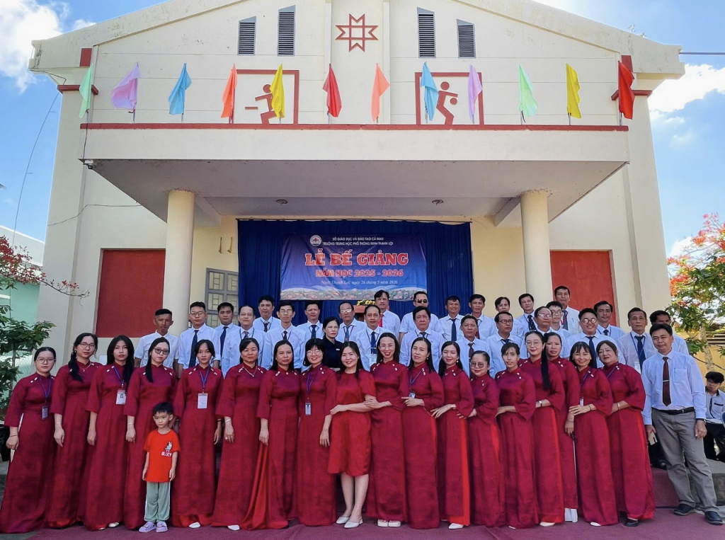 Hai thập kỷ thắp lửa tri thức nơi vùng đất khó