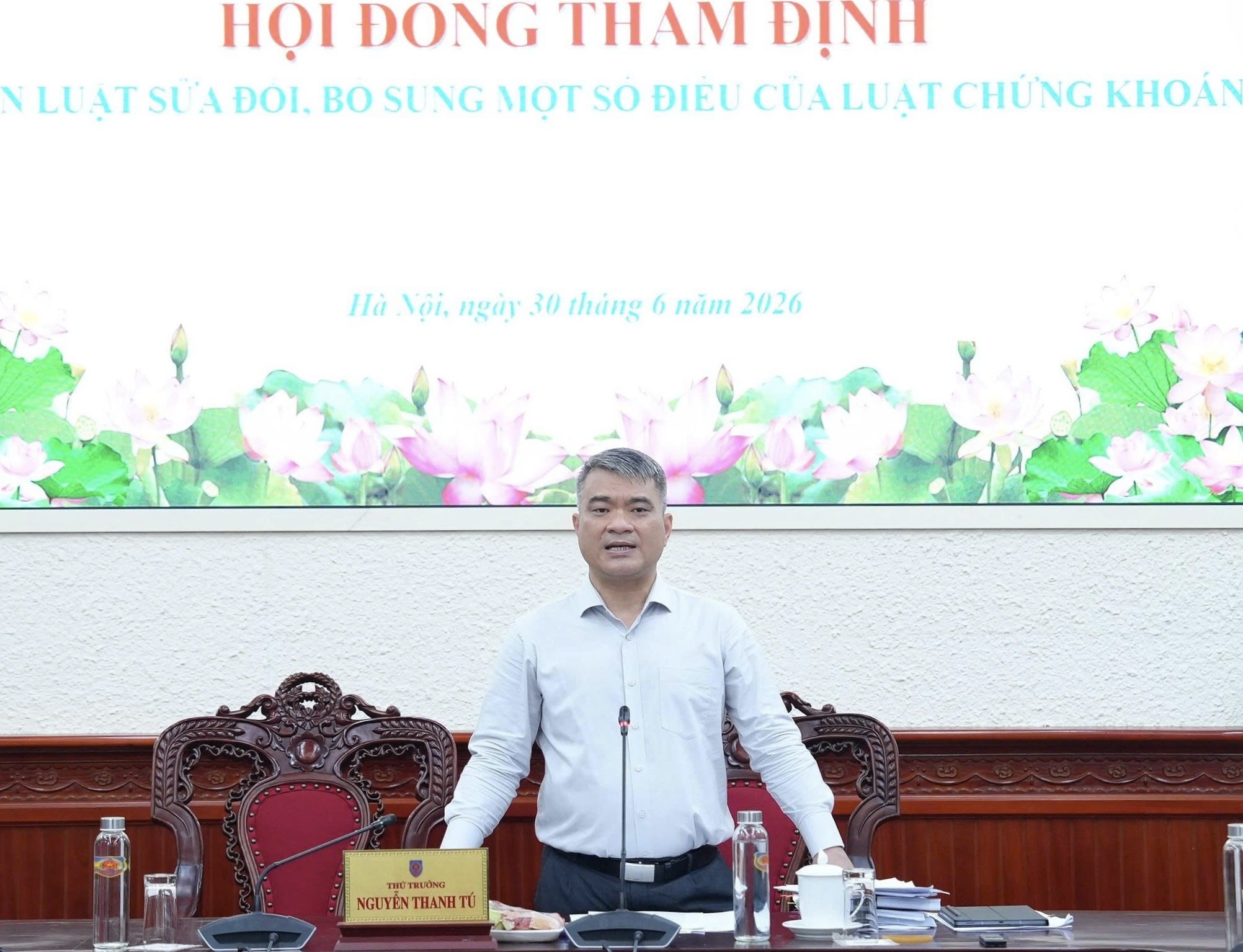 Đẩy mạnh hiện đại hóa, chuyển đổi số, ứng dụng công nghệ thông tin, giao dịch điện tử trong hoạt động chứng khoán và thị trường chứng khoán
