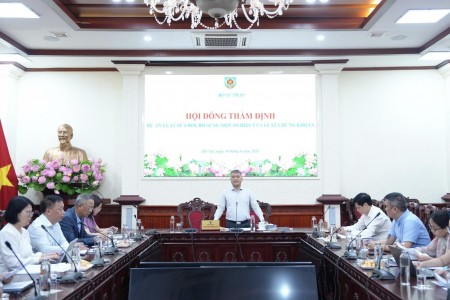 Đẩy mạnh hiện đại hóa, chuyển đổi số, ứng dụng công nghệ thông tin, giao dịch điện tử trong hoạt động chứng khoán và thị trường chứng khoán