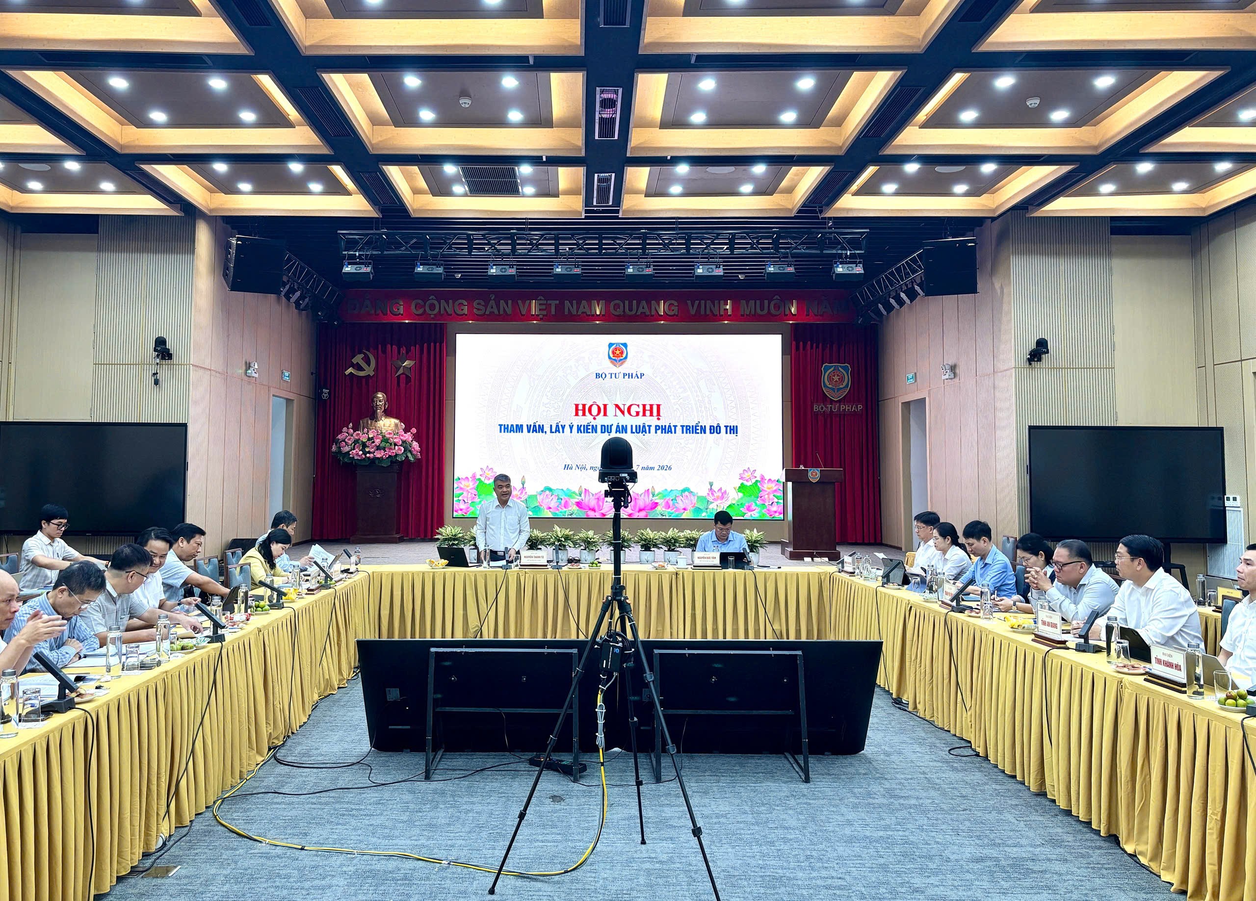 Xây dựng cơ chế, chính sách thúc đẩy phát triển đô thị đặc biệt và khu kinh tế đặc biệt
