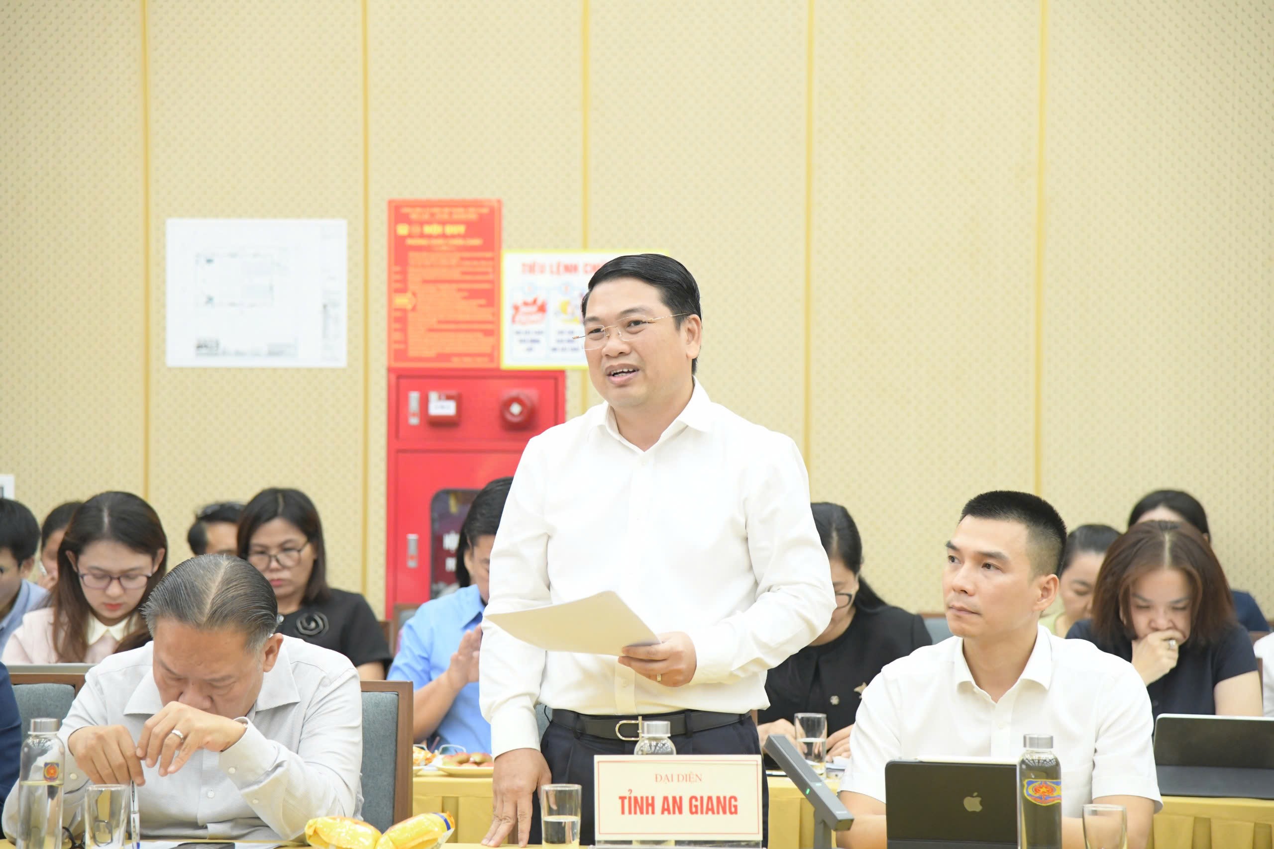 Xây dựng cơ chế, chính sách thúc đẩy phát triển đô thị đặc biệt và khu kinh tế đặc biệt