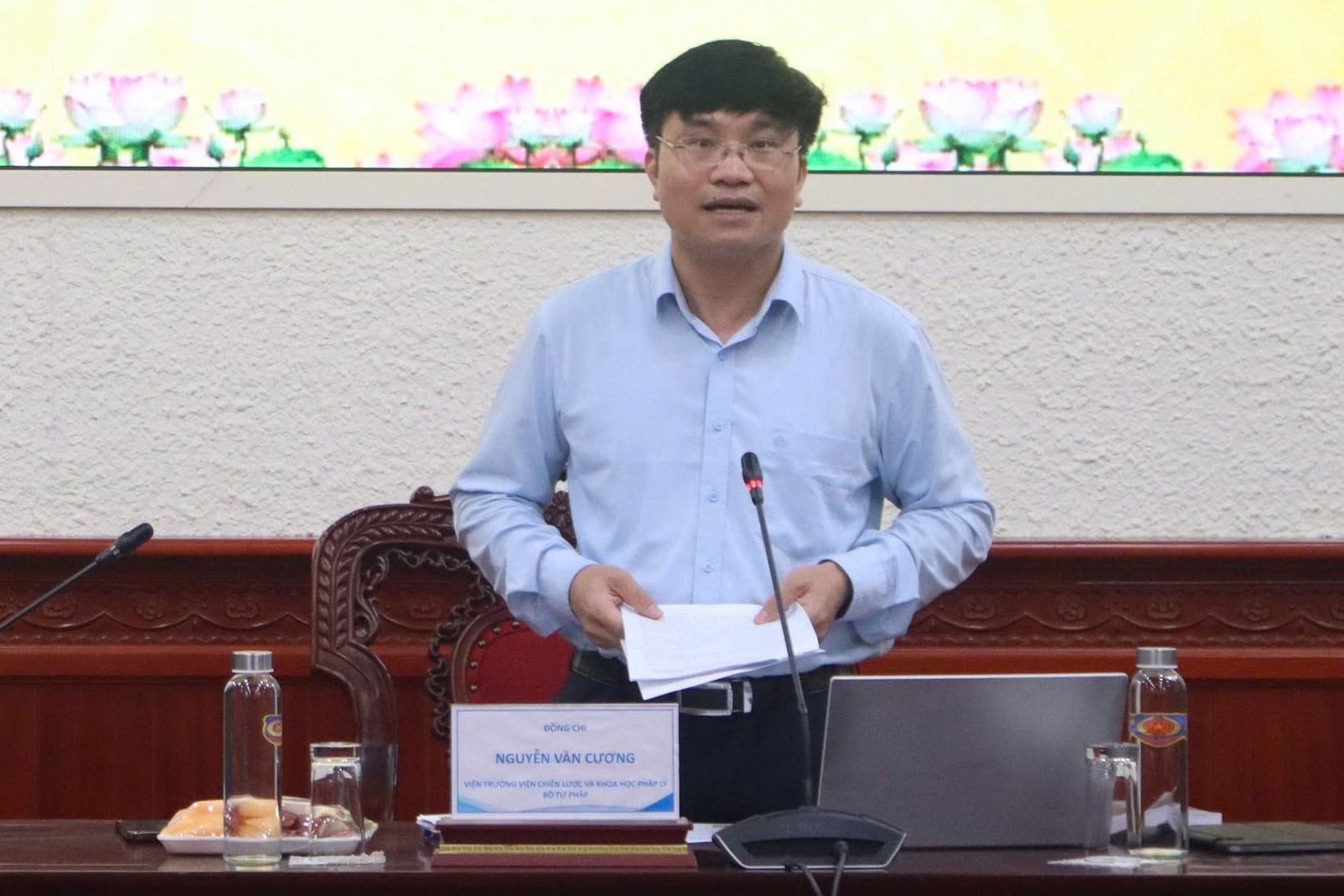 Đổi mới tư duy pháp luật trong các lĩnh vực văn hóa, giáo dục và y tế