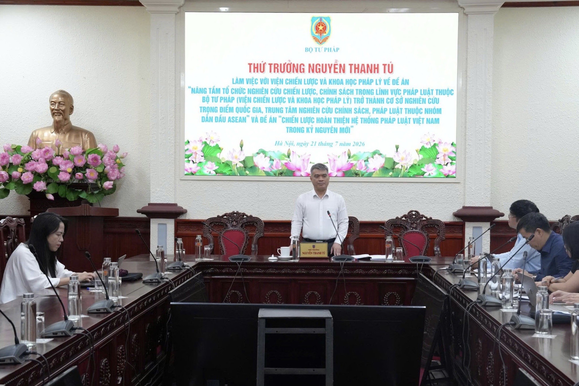 Phát huy thế mạnh trong nghiên cứu, đề xuất và phản biện chính sách