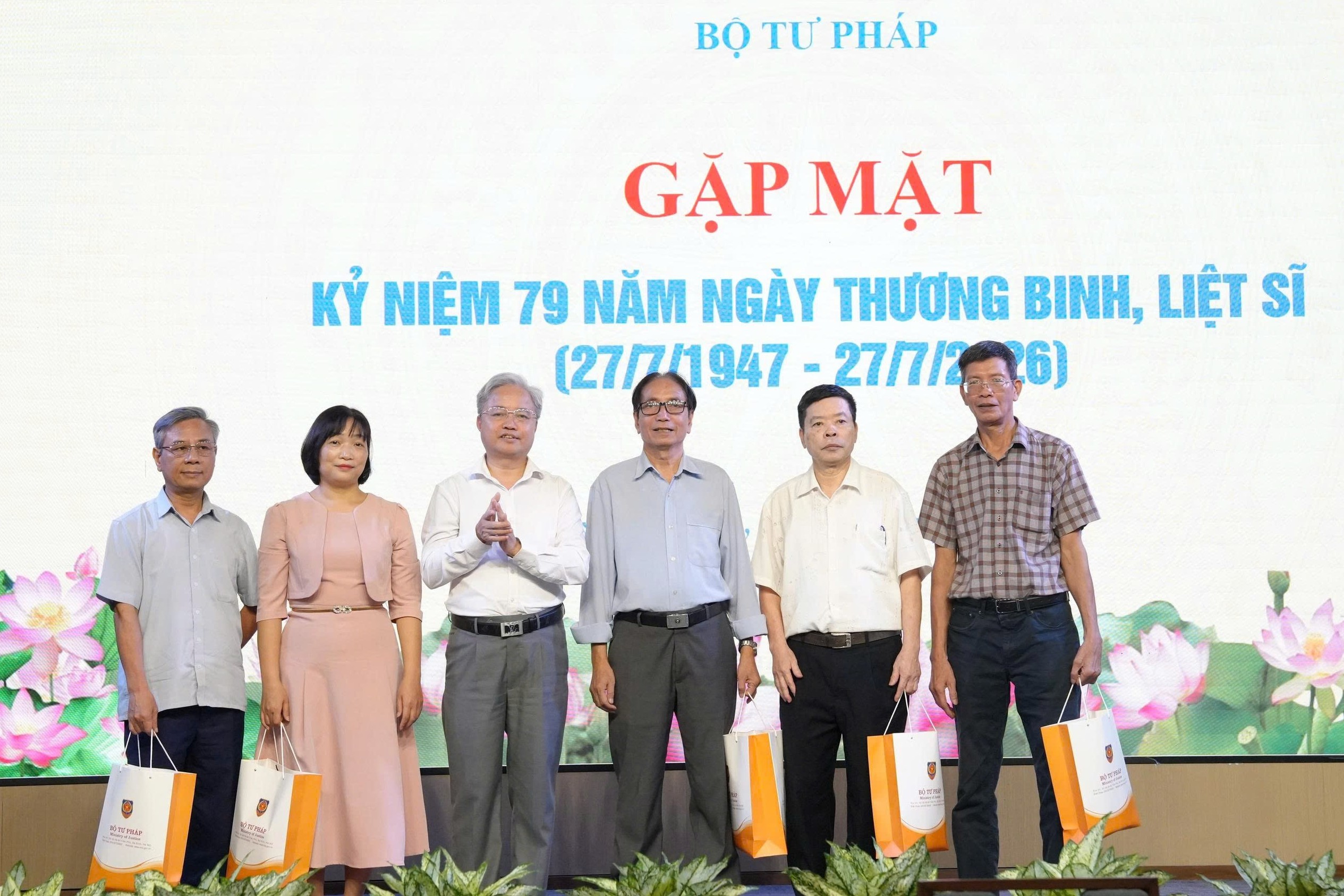 Bộ Tư pháp phát huy truyền thống "Uống nước nhớ nguồn", tri ân người có công với cách mạng