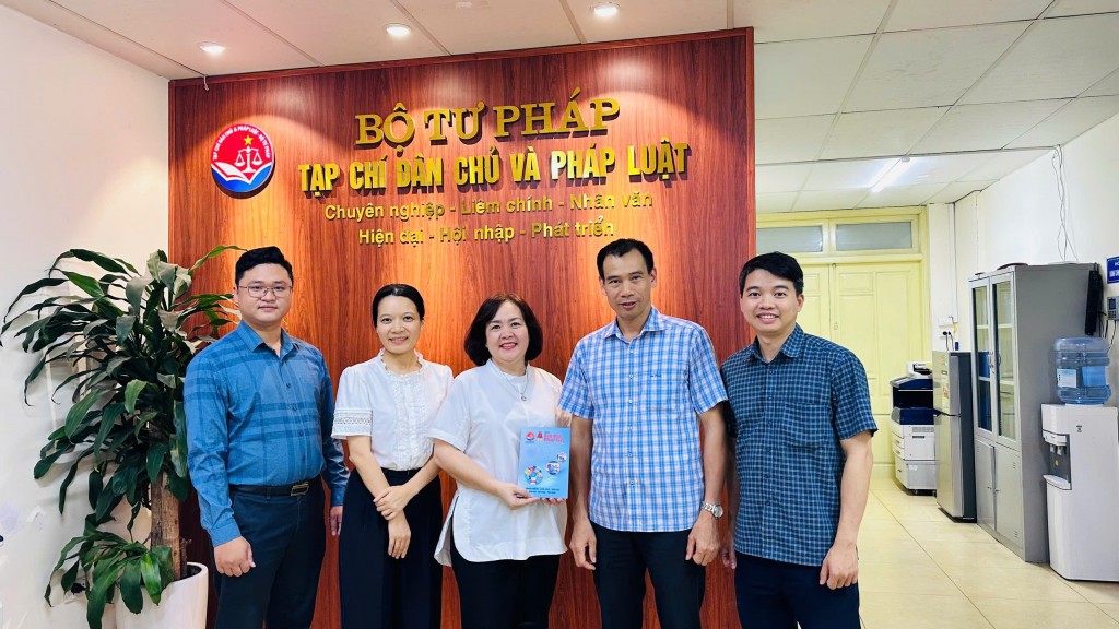 Tạp chí Dân chủ và Pháp luật tổ chức các hoạt động tri ân nhân kỷ niệm 79 năm Ngày Thương binh - Liệt sĩ