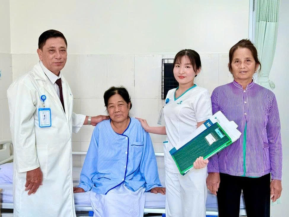 Người bệnh lớn tuổi hoặc nhiều bệnh nền vẫn có thể thay khớp thành công, phục hồi vận động