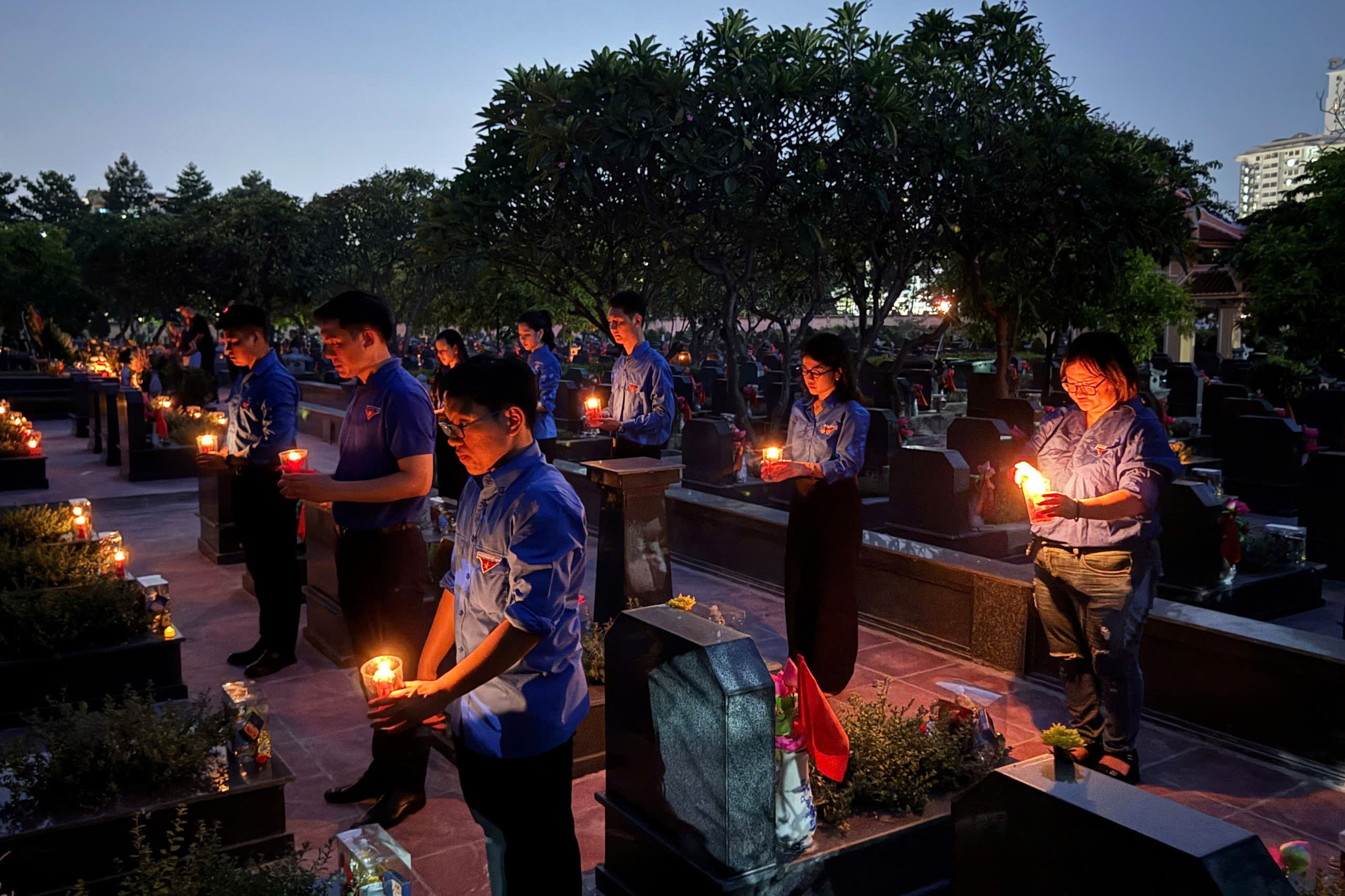 Đoàn Thanh niên Bộ Tư pháp tổ chức Lễ thắp nến tri ân các anh hùng liệt sĩ