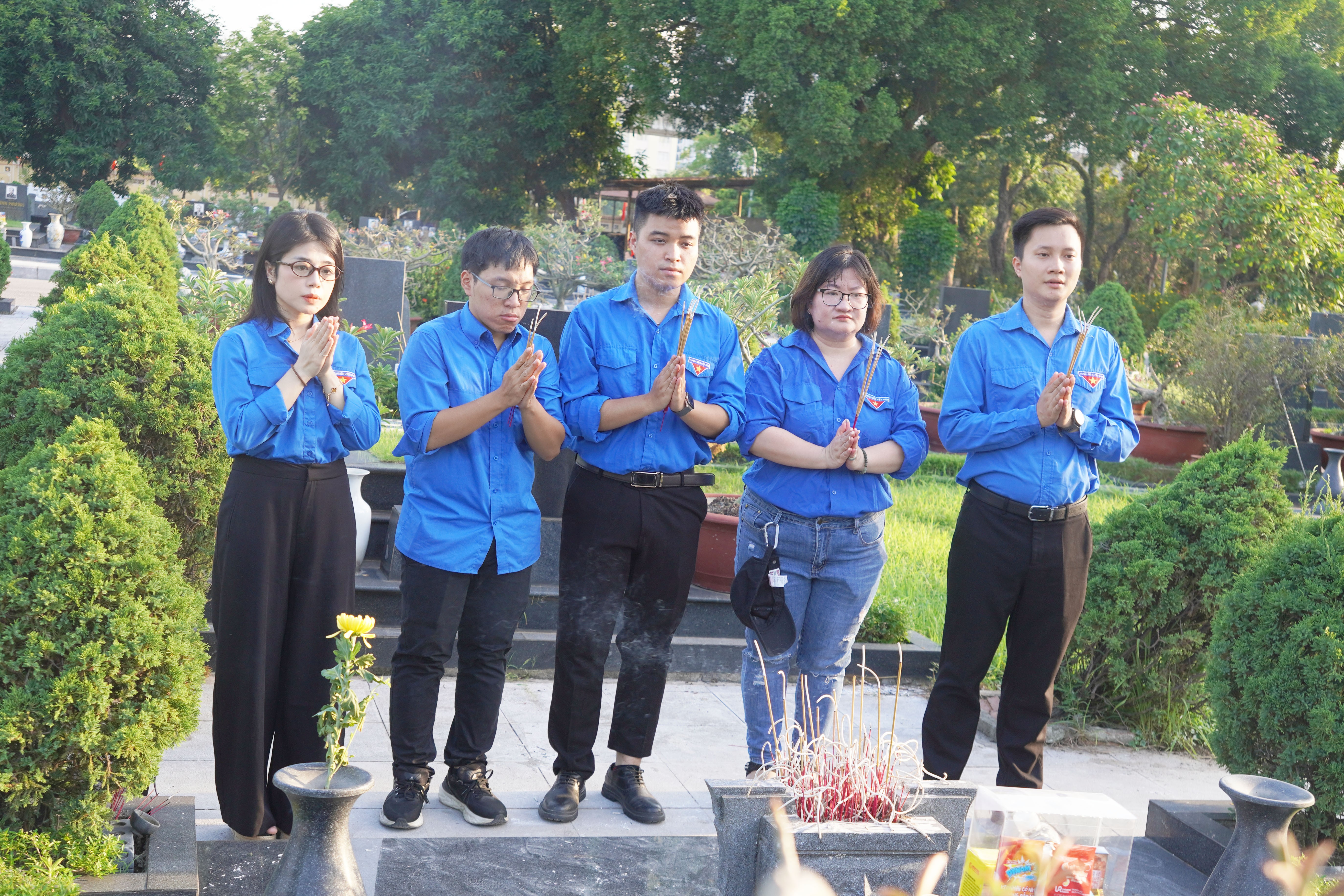 Đoàn Thanh niên Bộ Tư pháp tổ chức Lễ thắp nến tri ân các anh hùng liệt sĩ