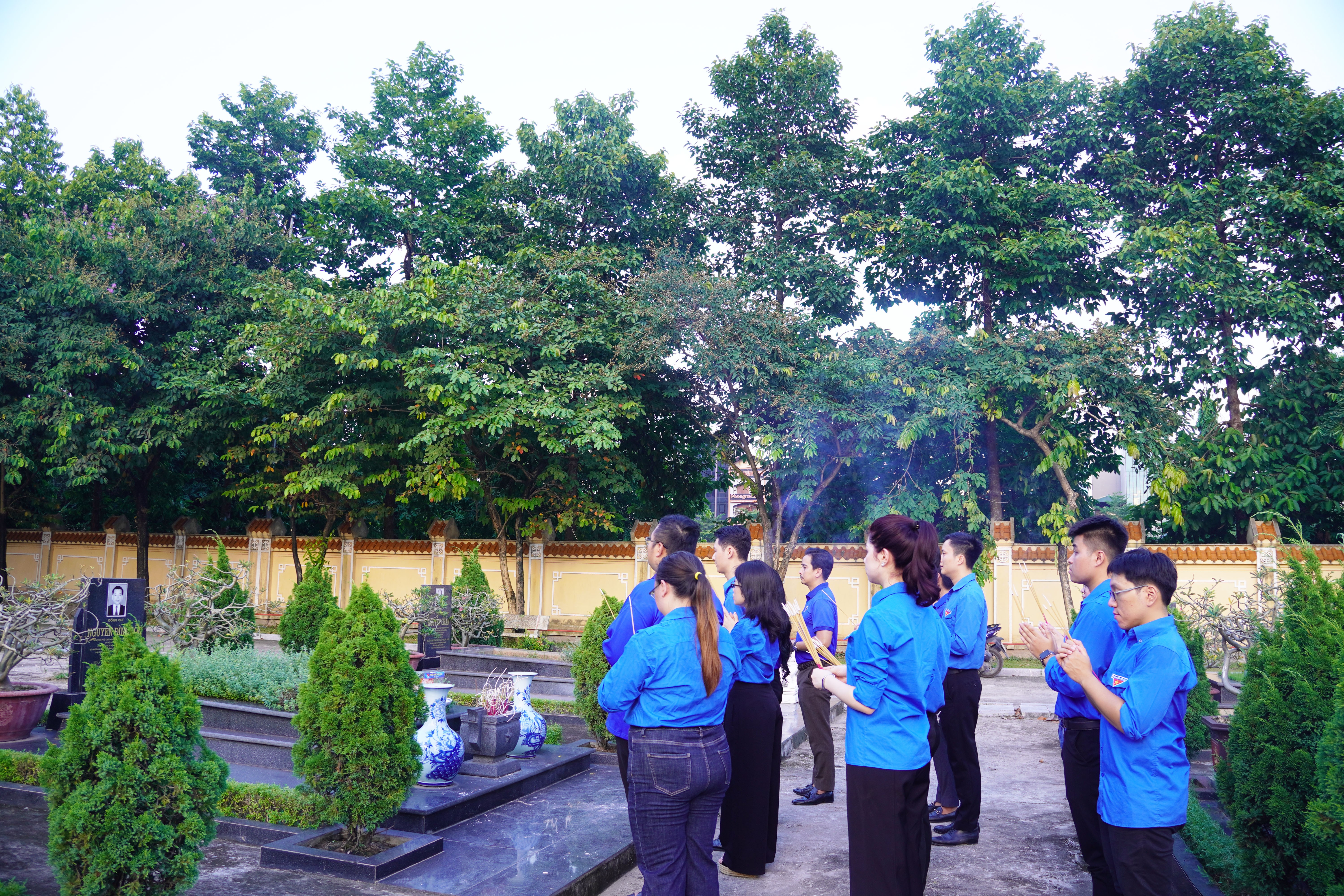 Đoàn Thanh niên Bộ Tư pháp tổ chức Lễ thắp nến tri ân các anh hùng liệt sĩ