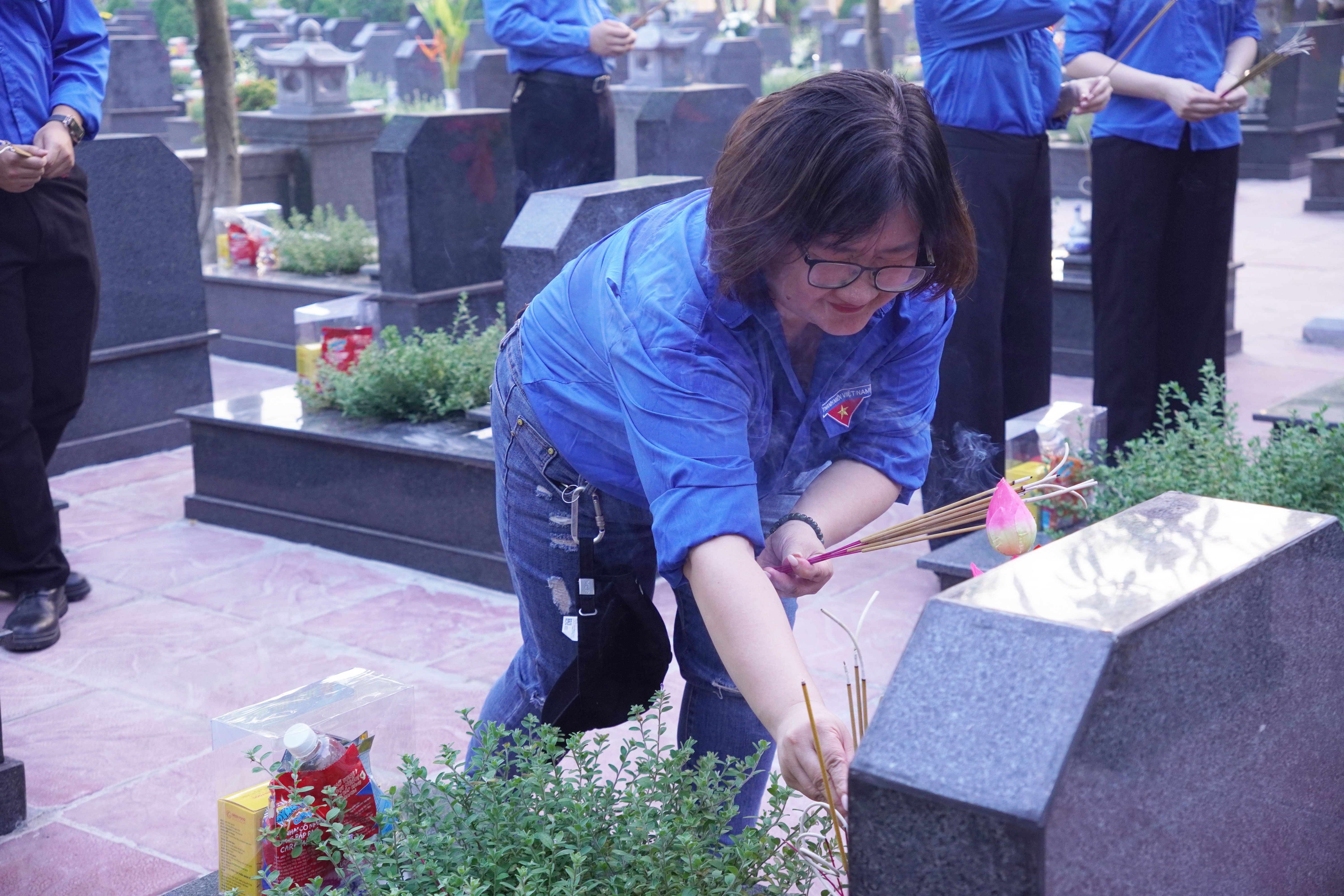 Đoàn Thanh niên Bộ Tư pháp tổ chức Lễ thắp nến tri ân các anh hùng liệt sĩ
