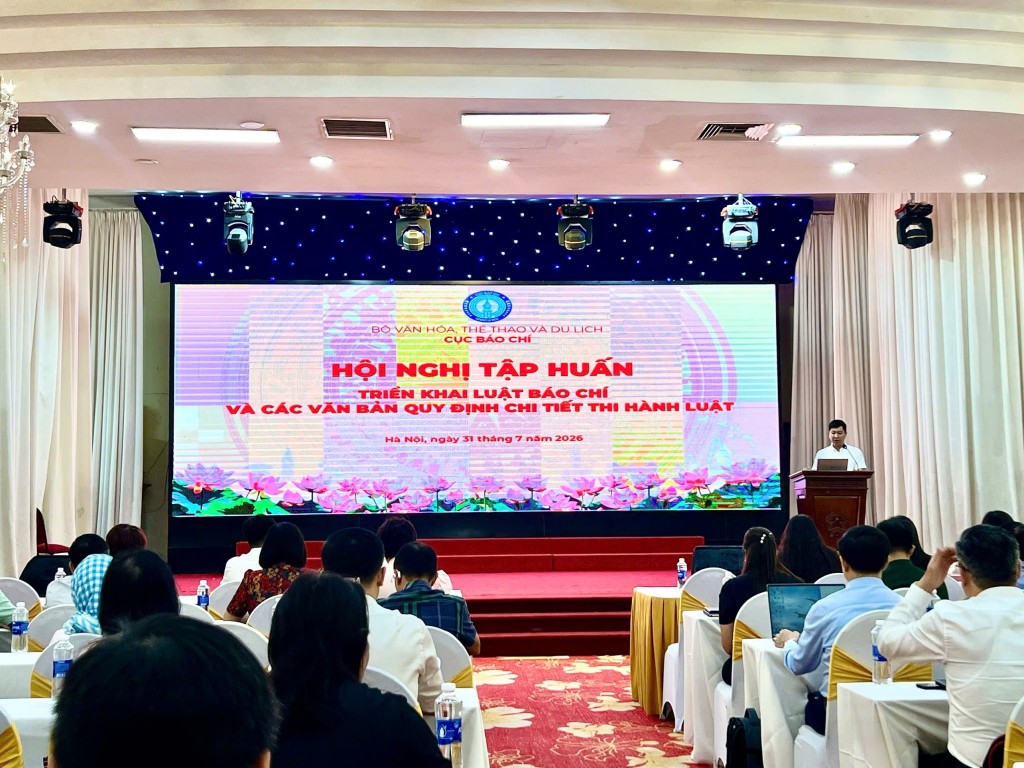 Hoàn thành khóa bồi dưỡng tối thiểu 40 tiết: Điều kiện cấp thẻ nhà báo lần đầu