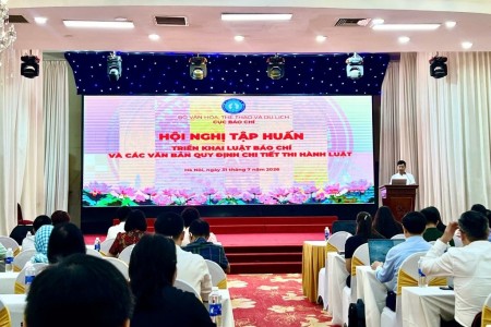 Hoàn thành khóa bồi dưỡng tối thiểu 40 tiết: Điều kiện cấp thẻ nhà báo lần đầu