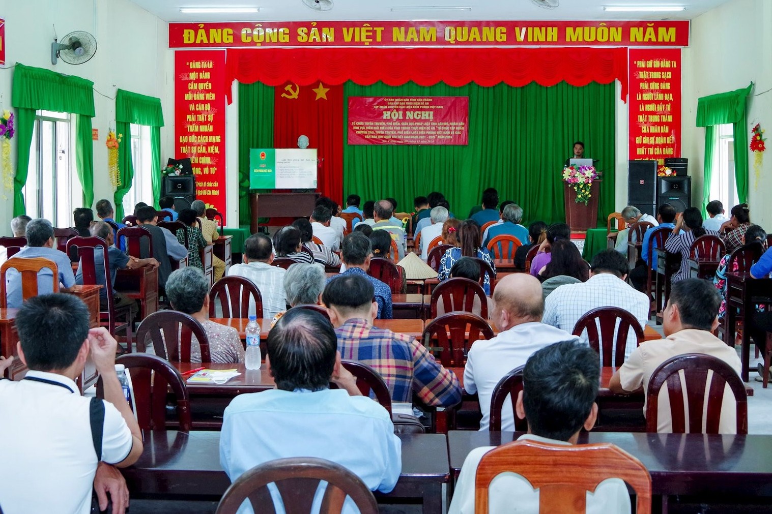 Hoàn thiện pháp luật về phổ biến, giáo dục pháp luật - Yêu cầu chuyển từ phổ biến, giáo dục pháp luật hình thức sang tiếp cận dựa trên nhu cầu của người dân