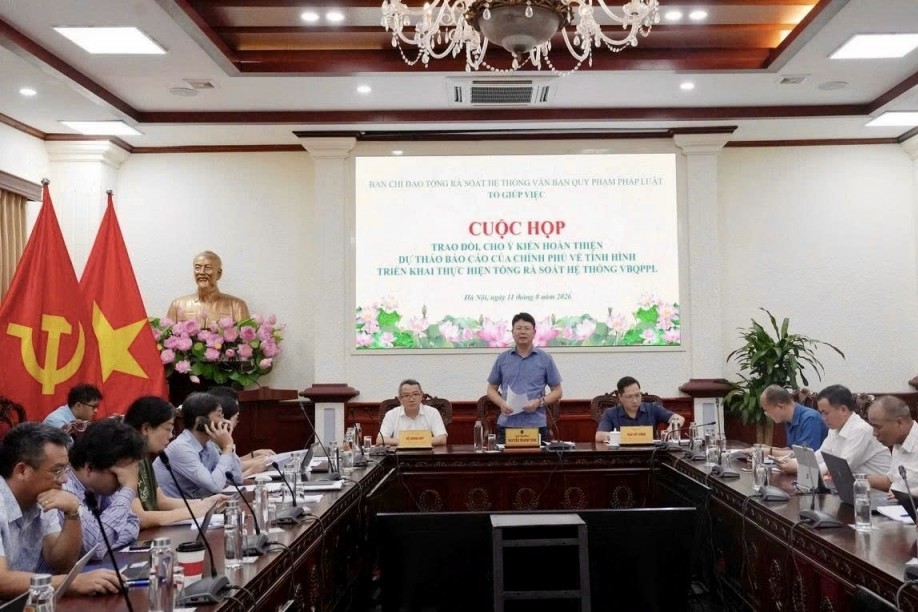Tiếp tục bổ sung, chỉnh lý dự thảo Báo cáo của Chính phủ về tình hình triển khai tổng rà soát văn bản