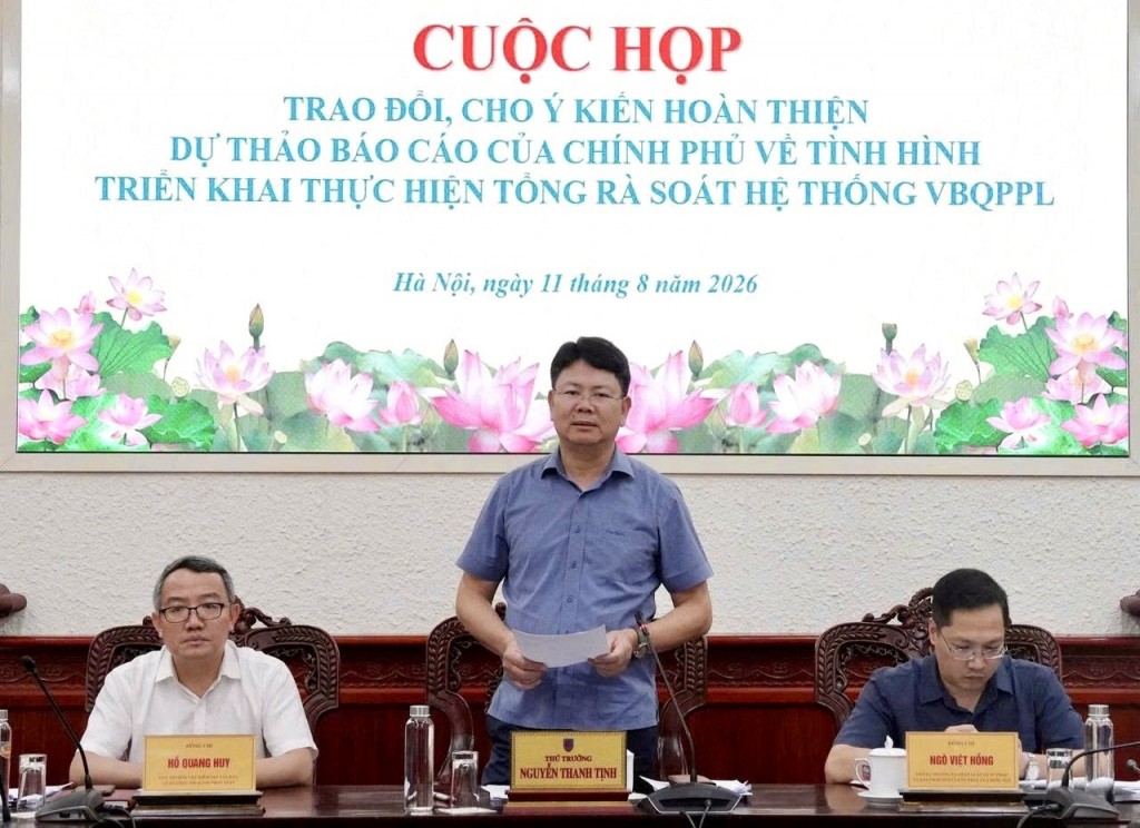 Tiếp tục bổ sung, chỉnh lý dự thảo Báo cáo của Chính phủ về tình hình triển khai tổng rà soát văn bản